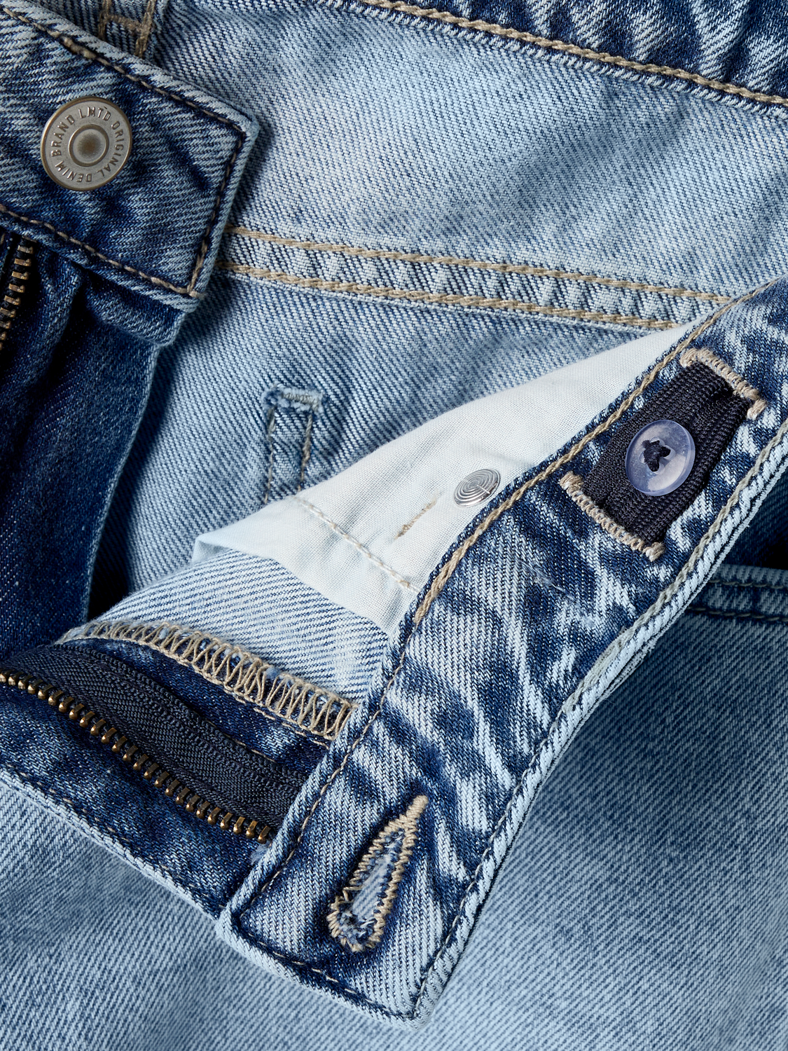 model_shot-front_full